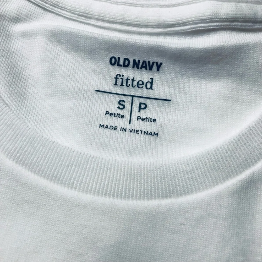 Old Navy • basic t-shirt - Picture 4 of 5